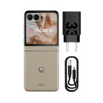 Smartphone-flip-cinza-com-carregador-turbopower-da-motorola-creme